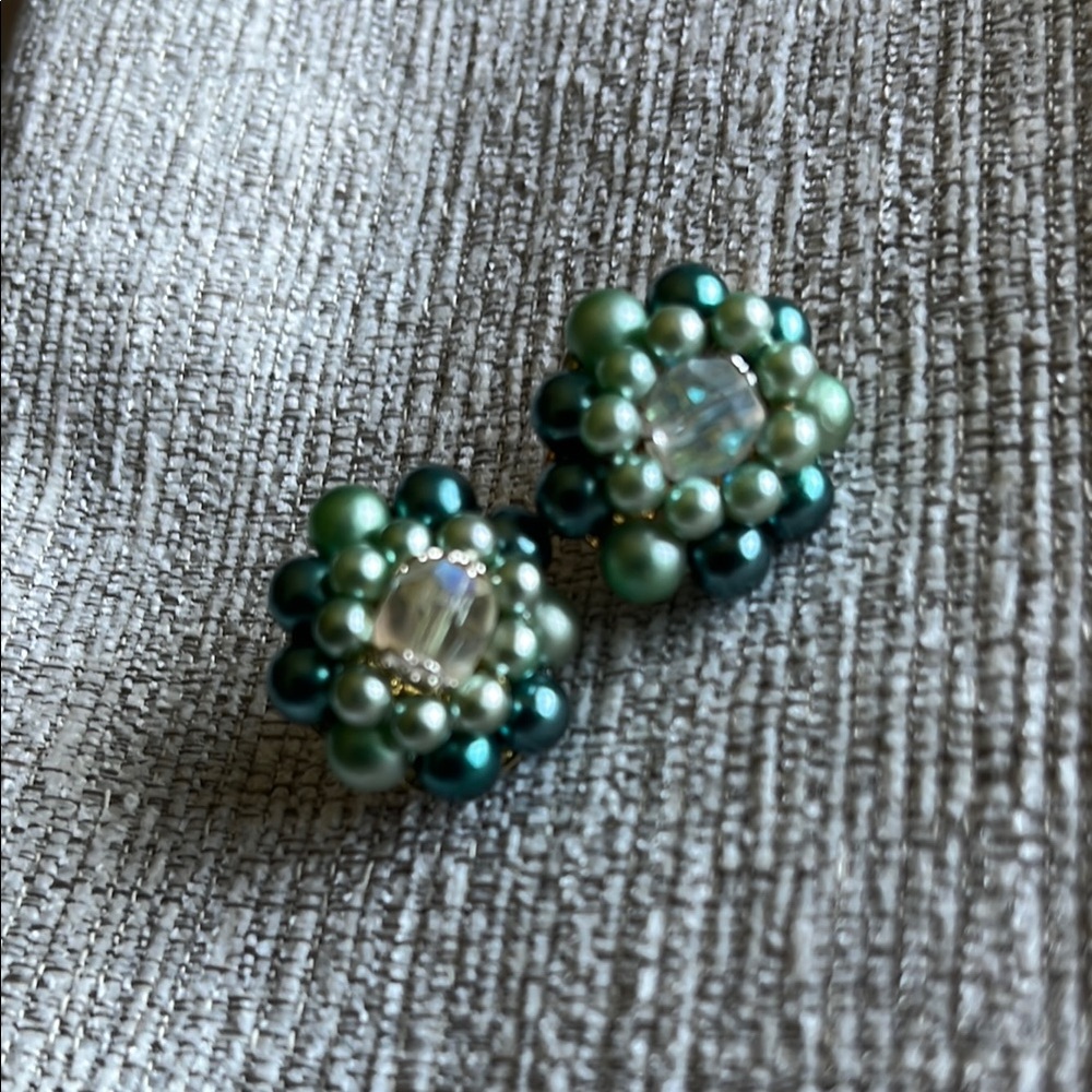 Lustrous Green Multi-Strand Necklace, Japan - Picture 9 of 11